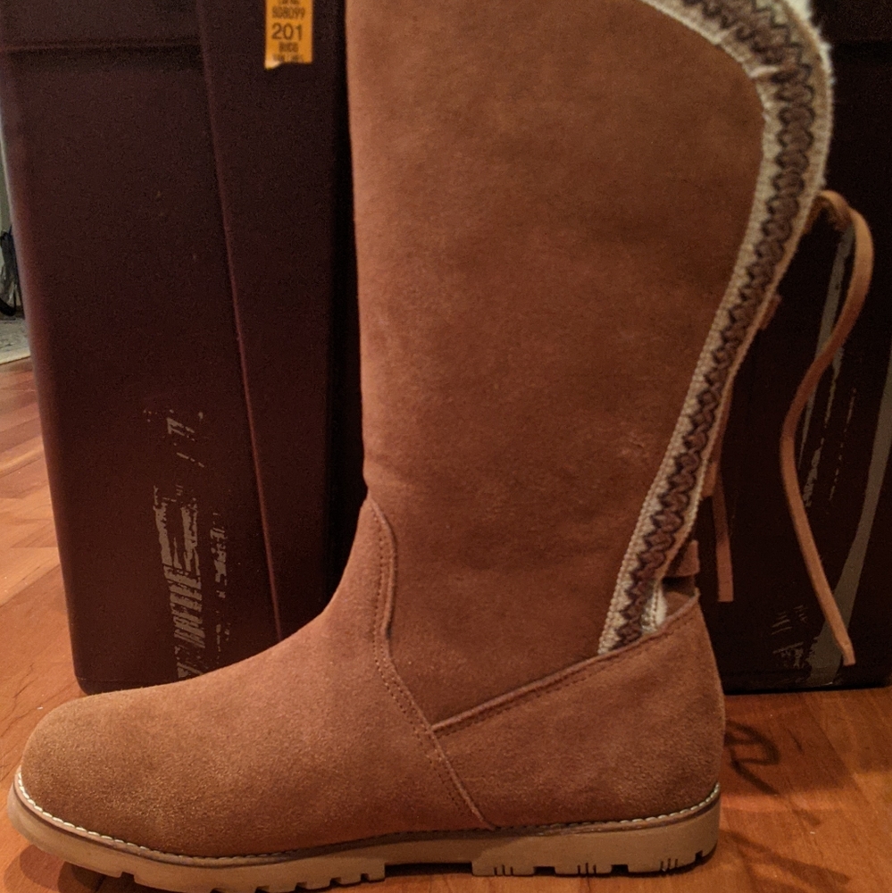 Women's LAMO calf length boots
